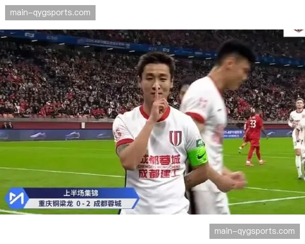 韦世豪点射加造乌龙,成都蓉城客场惊险保住榜首 韦世豪点射加造乌龙,成都蓉城客场惊险保住榜首