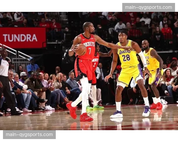 火箭针对性演练战术 针对湖人伤缺重点研究防守施压策略